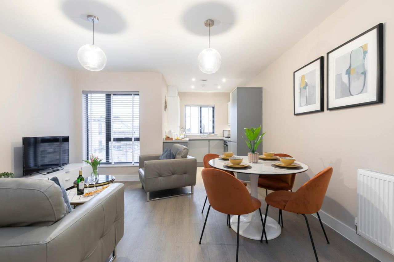 Elliot Oliver - Chic 2 Bedroom Town Centre Apartment Cheltenham Extérieur photo