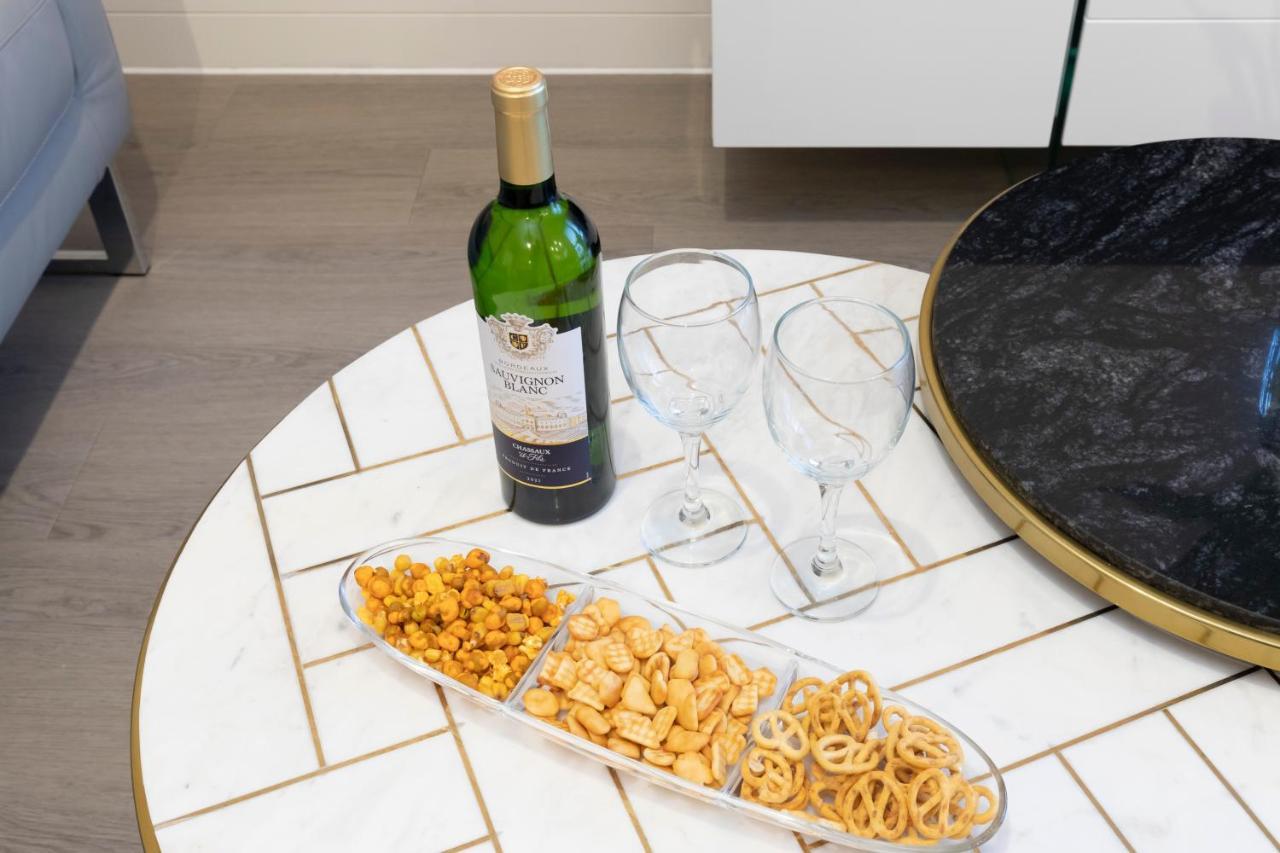Elliot Oliver - Chic 2 Bedroom Town Centre Apartment Cheltenham Extérieur photo