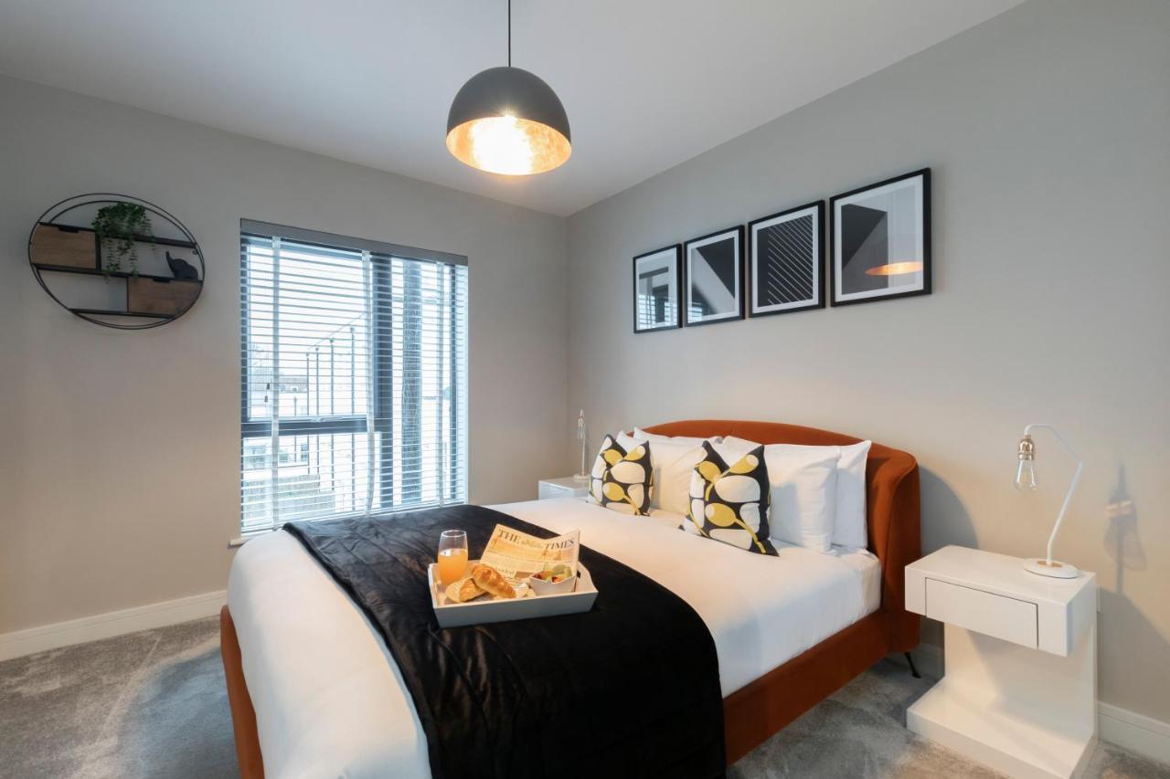 Elliot Oliver - Chic 2 Bedroom Town Centre Apartment Cheltenham Extérieur photo