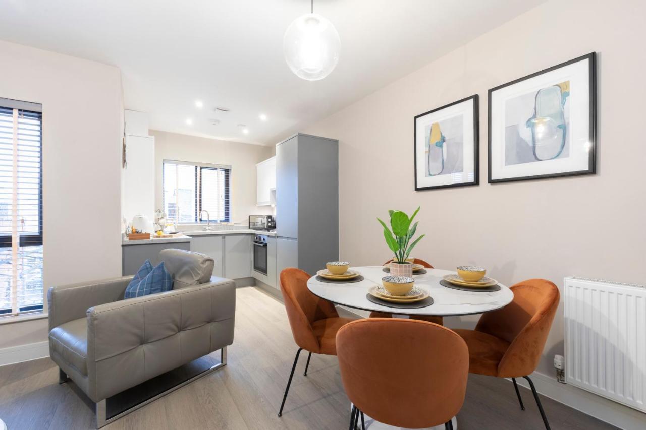 Elliot Oliver - Chic 2 Bedroom Town Centre Apartment Cheltenham Extérieur photo