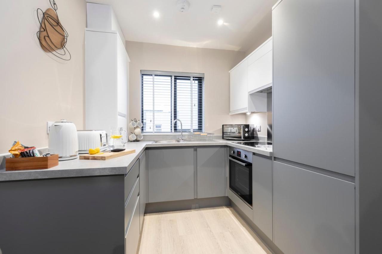 Elliot Oliver - Chic 2 Bedroom Town Centre Apartment Cheltenham Extérieur photo