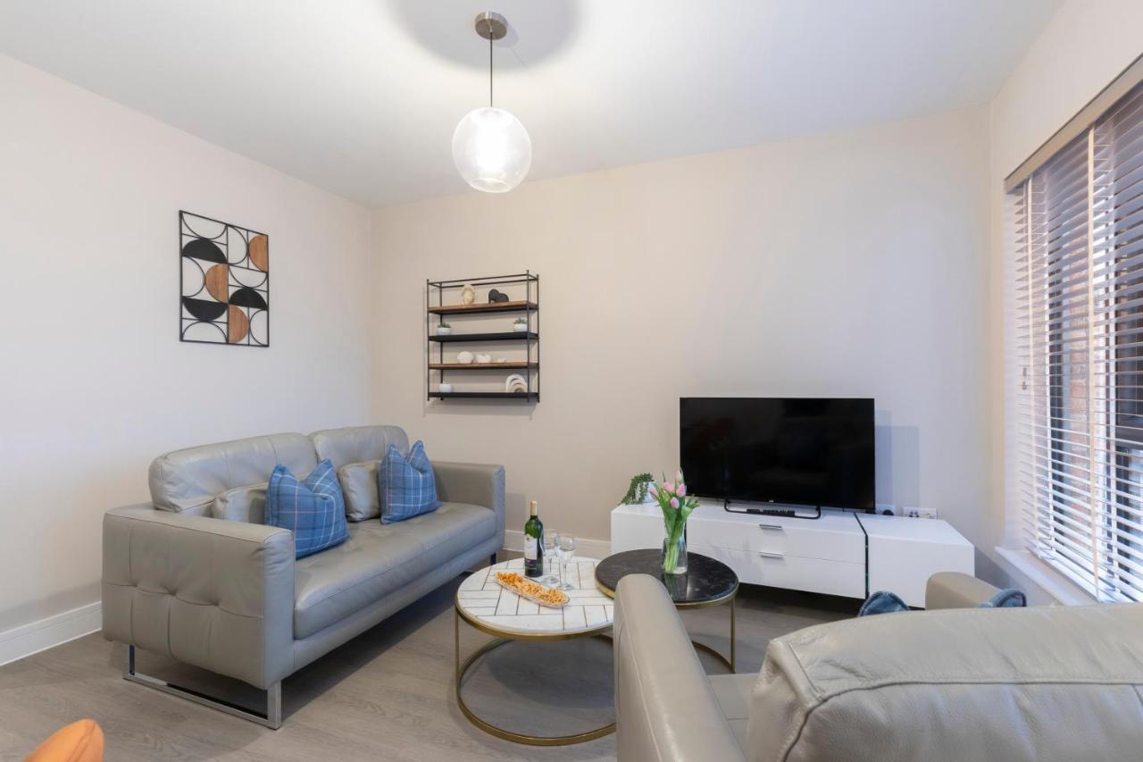 Elliot Oliver - Chic 2 Bedroom Town Centre Apartment Cheltenham Extérieur photo