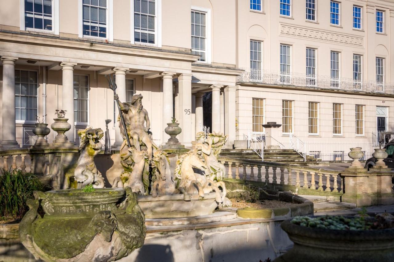 Elliot Oliver - Chic 2 Bedroom Town Centre Apartment Cheltenham Extérieur photo